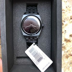 NWT Women’s Nixon Watch